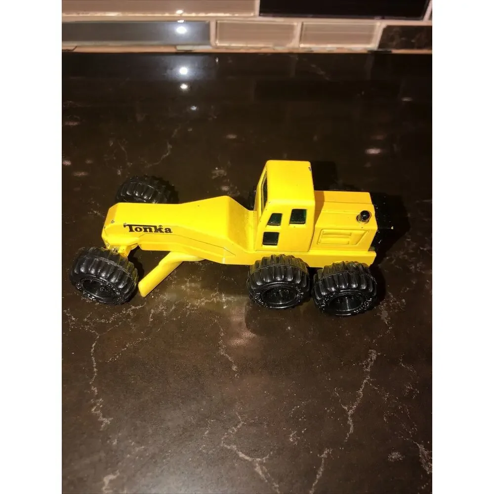 vintage Tonka Corp. Mini Tractor Toy Kids Tonka Tractors dump truck‎ Lot Of 3